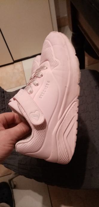 Skechers br.35 kožne kvalitetne udobne i lijepe tenisice