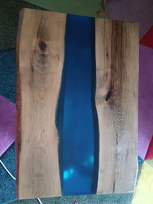 River table od epoxy smole