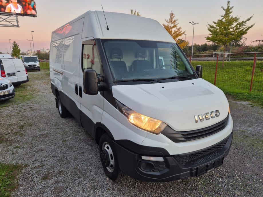 IVECO  DAILY 2,3d  35C14,dupli kotači,klima,vrhunsko stanje,59800km, 2019 god.