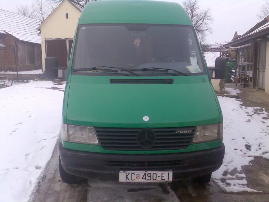 Мерседес 208d 1995