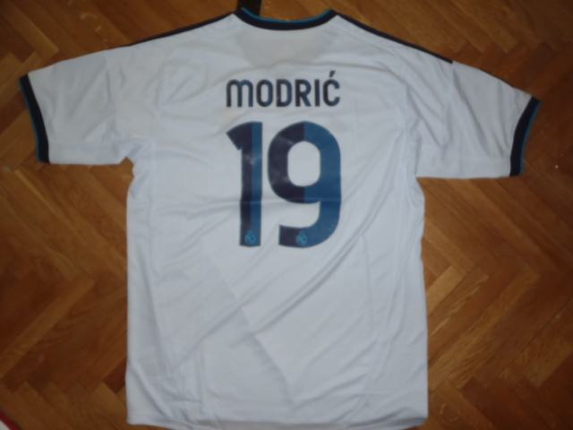 Real Madrid Modric 19