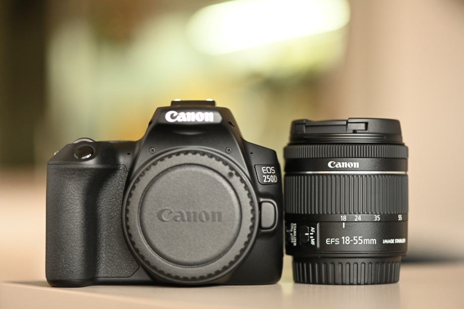 Canon 250D + 18 55mm Kit - Novo