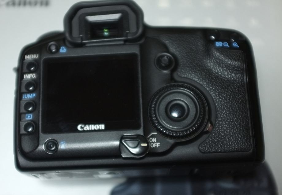 きれい キャノン Canon BG-E7 バッテリーグリップ 7D用 - デジタルカメラ
