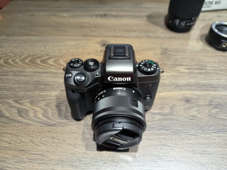 Canon M5 , obijektiv 15-45mm, cage ,2 baterije