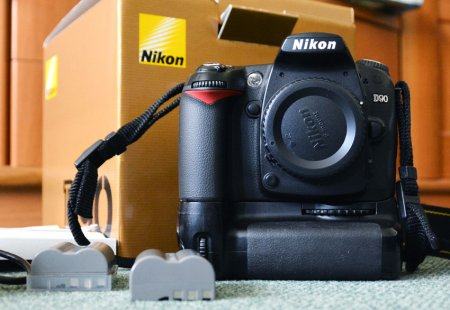 Nikon d 90+objektiv+power battery pack