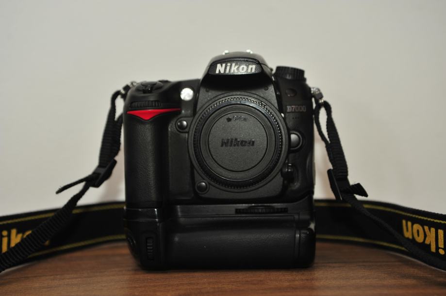 NIKON D7000