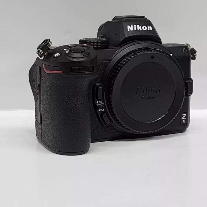 Nikon Z5 body stanje jednako novom, jamstvo