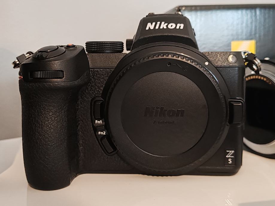 Nikon Z5 full frame 24mpx novi 1 koristen 850eura + poklon