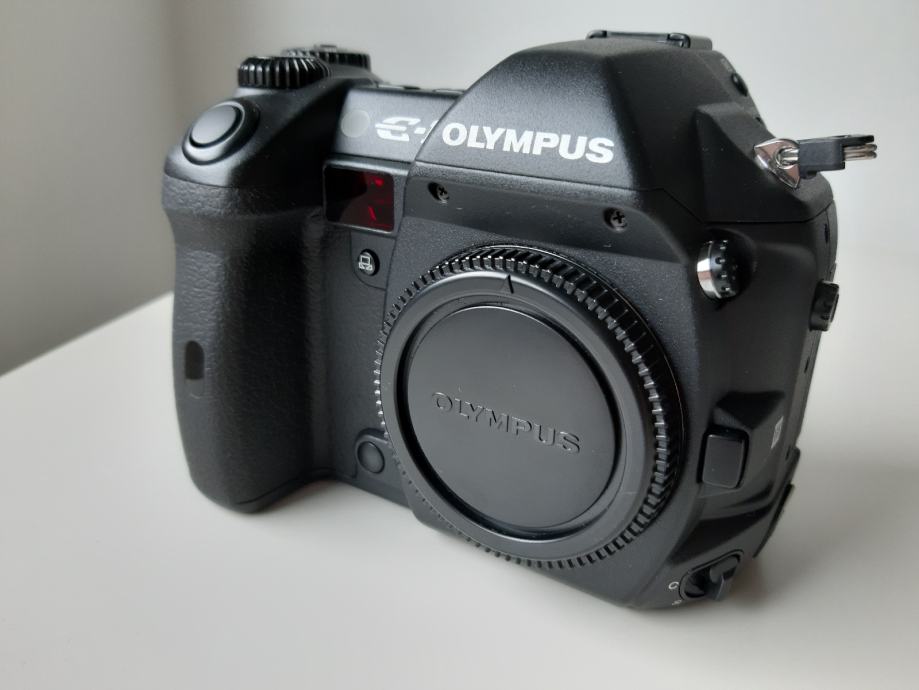 Olympus E-1 (Kodak CCD senzor) - MINT