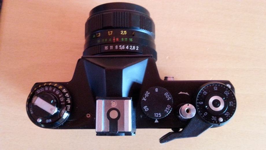 Zenit ET analogni SLR fotoaparat