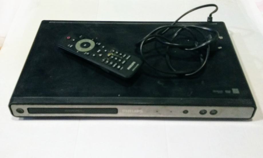 DVD player
- PHILIPS s daljinskim