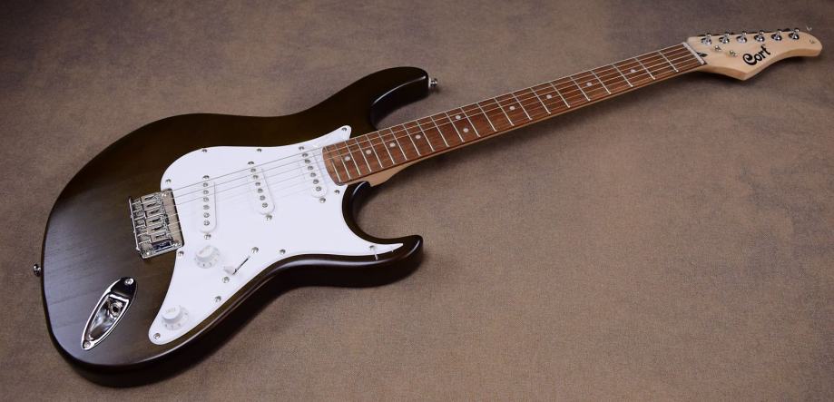 Cort G100 (oblik Fender Stratocaster)