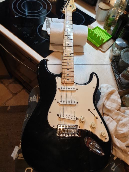 fender stratocaster mim standard..