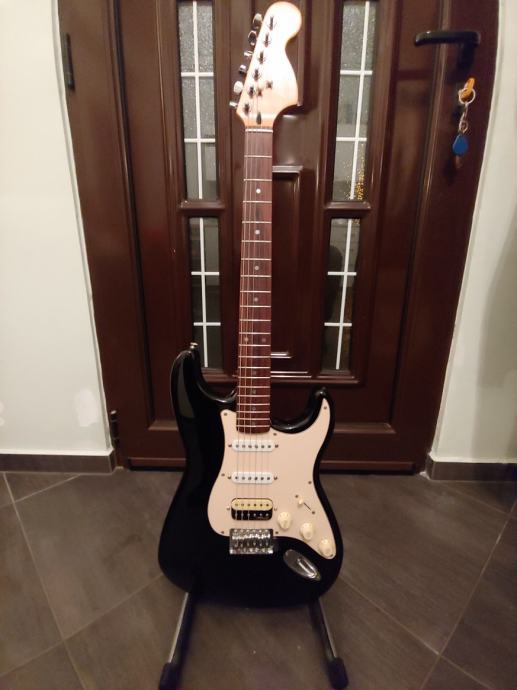 Squier Stratocaster HSS  by Fender Standar series