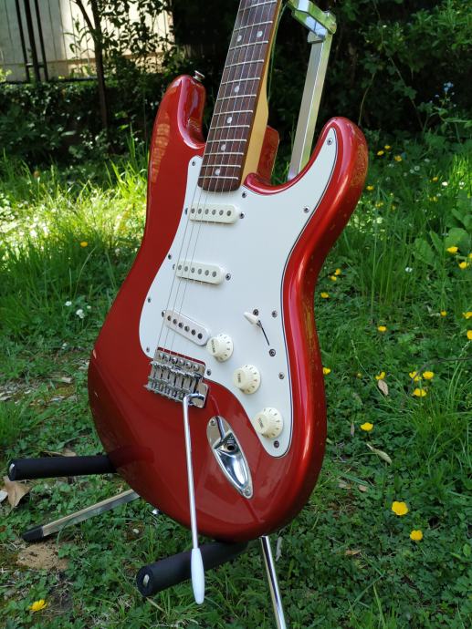 Squier Stratocaster Candy Apple Red