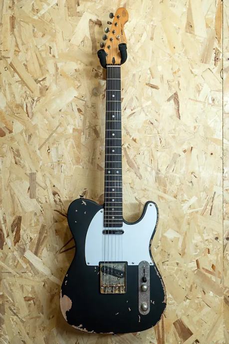 Vintage V62MRBK Icon Series Distressed Black - Relic Telecaster V62