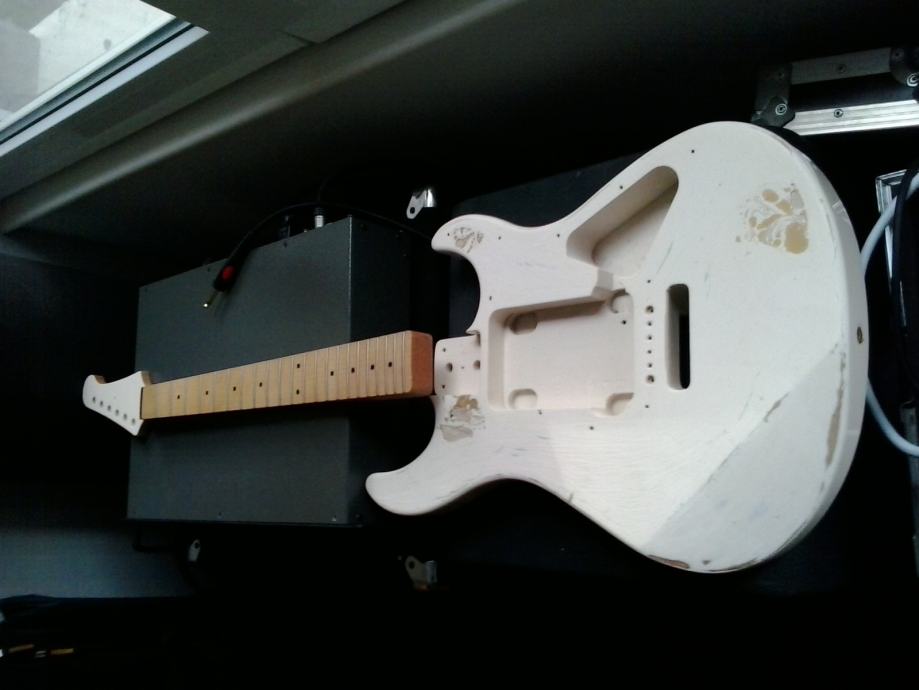 Yamaha Pacifica samo drvo, Pacifica pickguard 100kn novi!