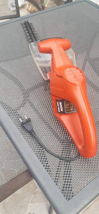 Prodajem škare za šišanje živice , Black & Decker , 50 cm , rabljene