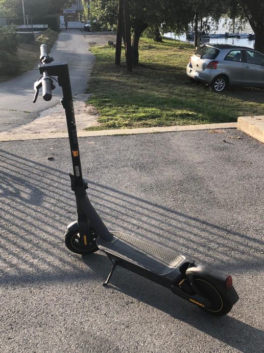 Električni romobil SEGWAY Ninebot MAX G2 E, autonomija do 70km, brzina