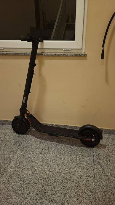 Segway Ninebot Kickscooter E22E, 300W, električni romobil