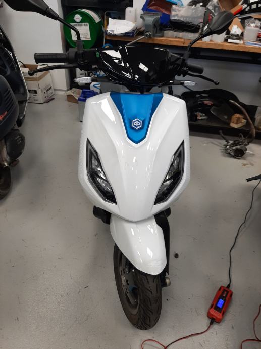 AKCIJA!!! Piaggio SKUTER PIAGGIO 1 MY23 E5 2400€!!!, U SALONU 2900€!!!, 2023 god.