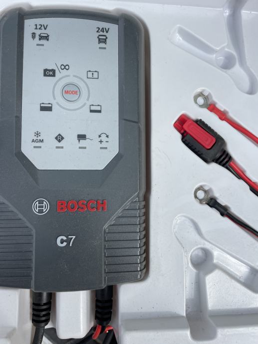 Bosch c7 punjac akumulatora novi