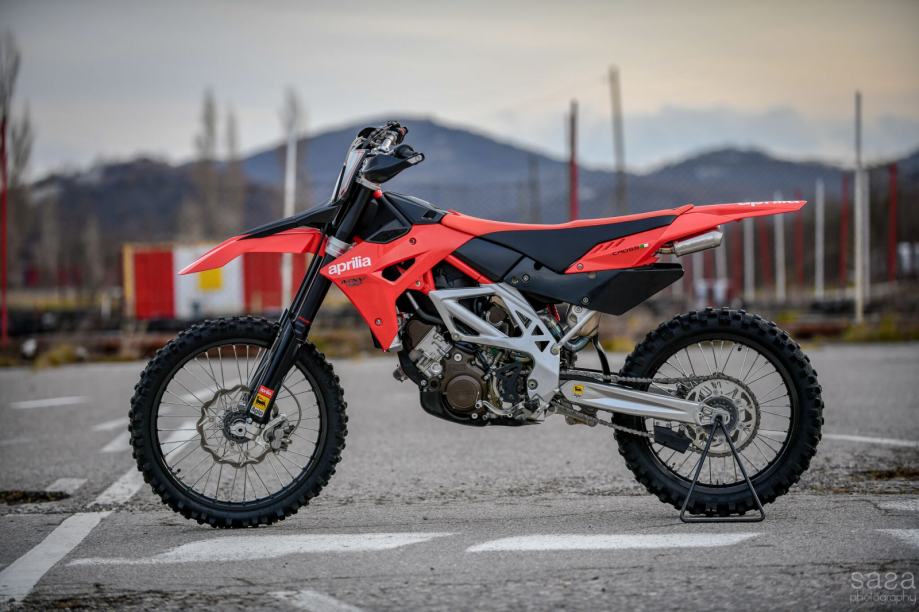 Машина aprilia mxv 450