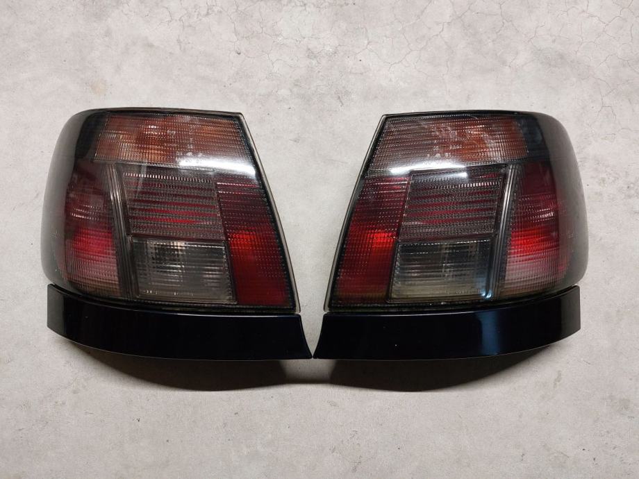 Audi A4 B5 crne zadnje lampe