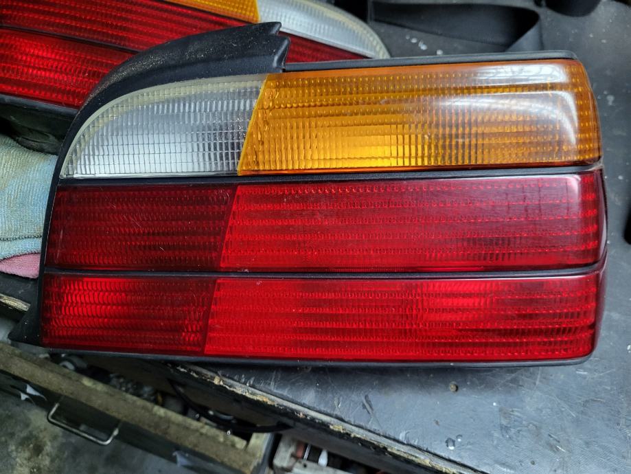 BMW E36 ZADNJE LAMPE