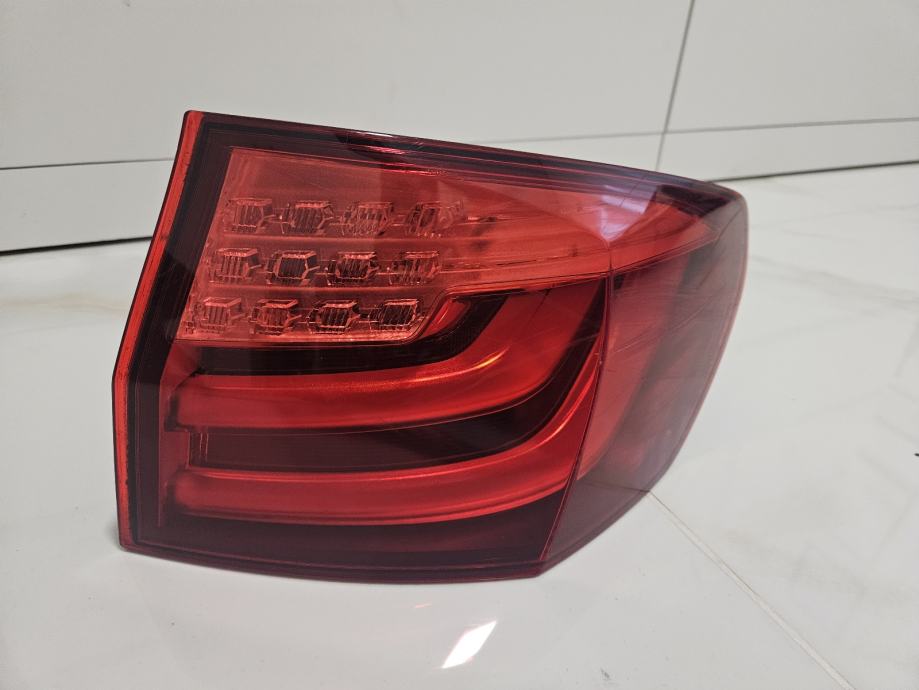 BMW F11 DESNA ZADNJA LAMPA