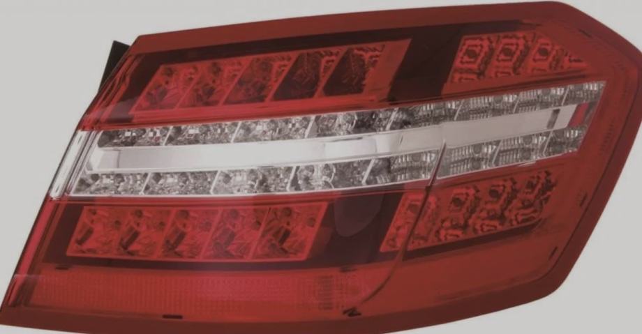 LAMPA FAR ZADNJI DESNI MERCEDES E-KLASA W212