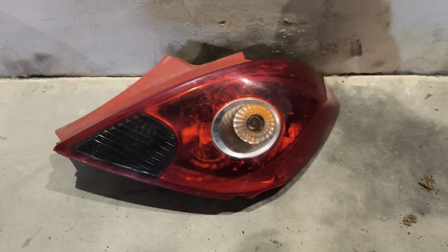 LAMPA FAR ZADNJI DESNI OPEL CORSA D (MODEL SA 3 VRATA) 13186351