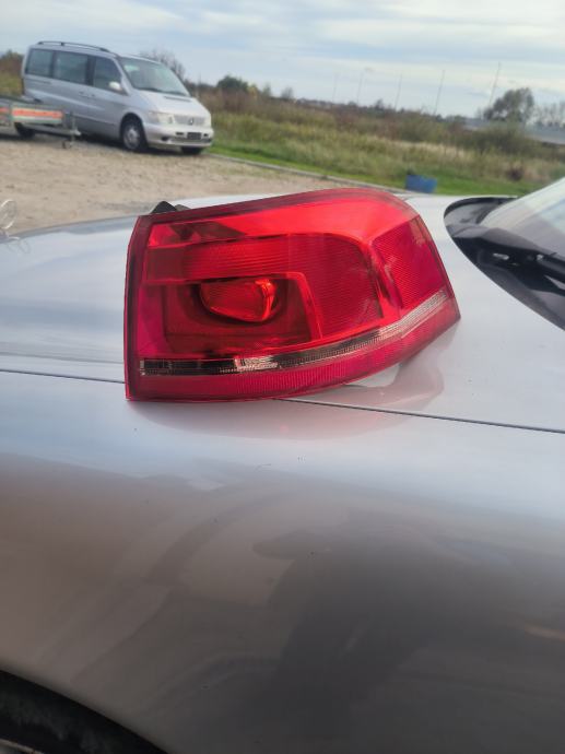 Lampa zadnja desna Passat b7 karavan