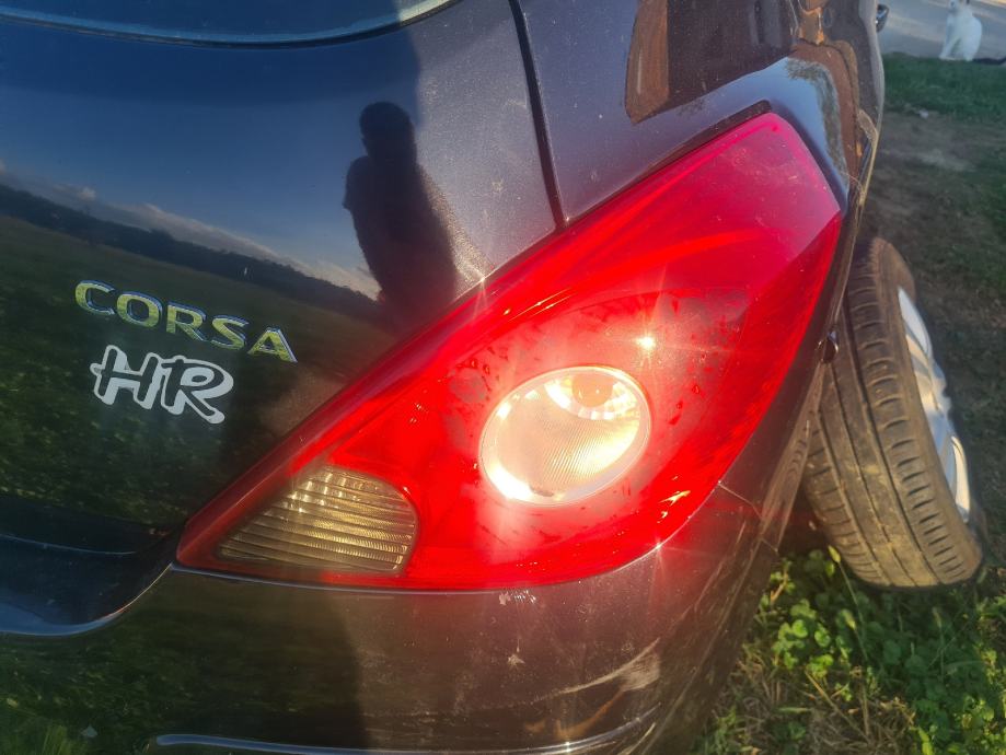 opel corsa d zadnje lampe