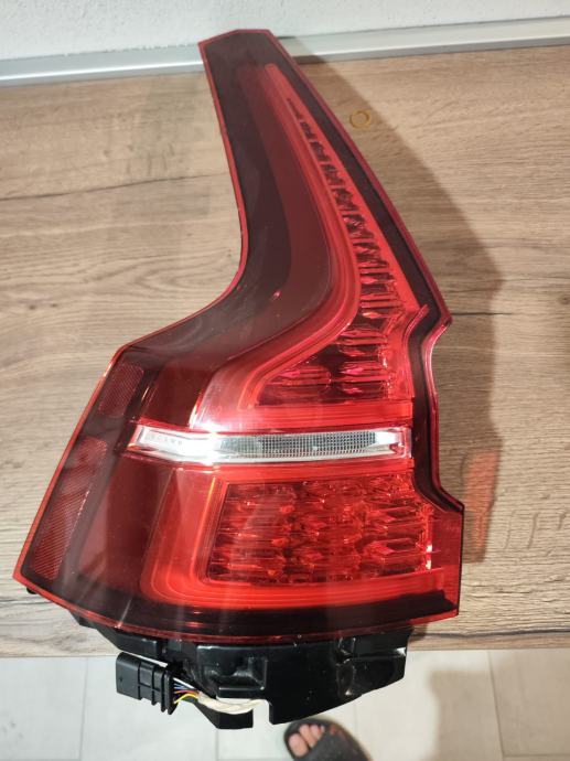 VOLVO V40 V-40 XC40 LED LAMPA FAR ZADNJA ZADNJI LIJEVI