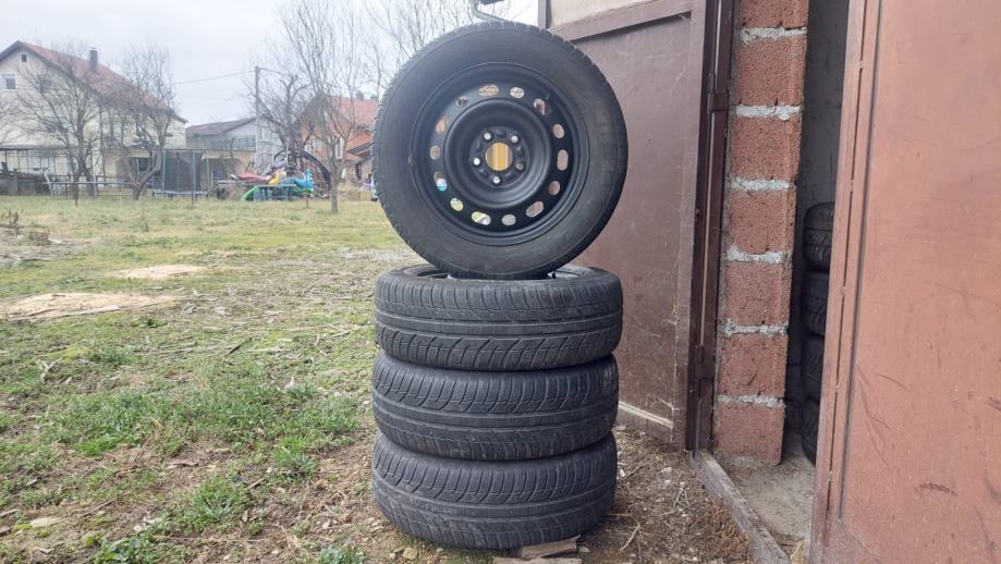 Čelične felge 16'' rupe 5x114.3, 4kom + zimske gume Toyo 205/60/16 7mm