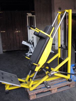 HACK SQUAT MACHINE TECHNOGYM