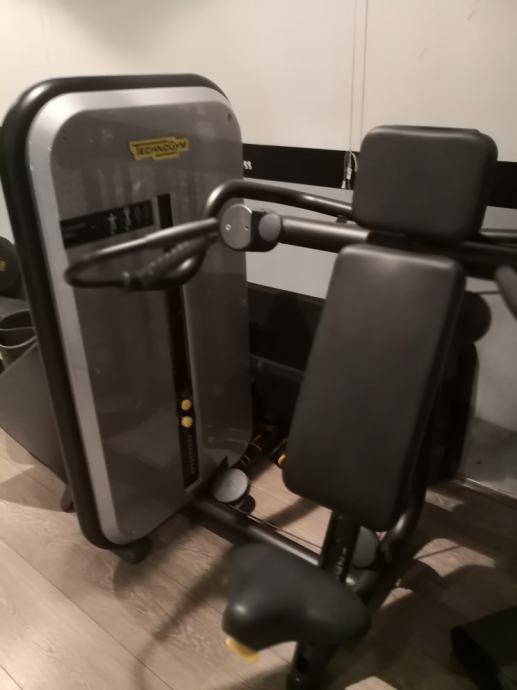 Technogym shoulder press prodajem