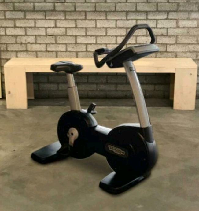 TECHNOGYM UPRIGHT BIKE TYPE EXCITE LED KONZOLA !!!