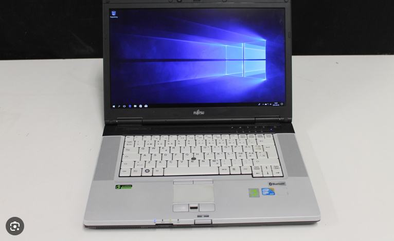 Laptop Ultrabook Fujitsu visa klasa poslovna serija i3 128gb ssd Win10