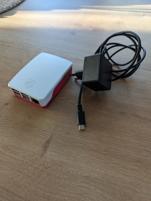 Raspberry Pi 4 Model B (4GB) + original power supply i case