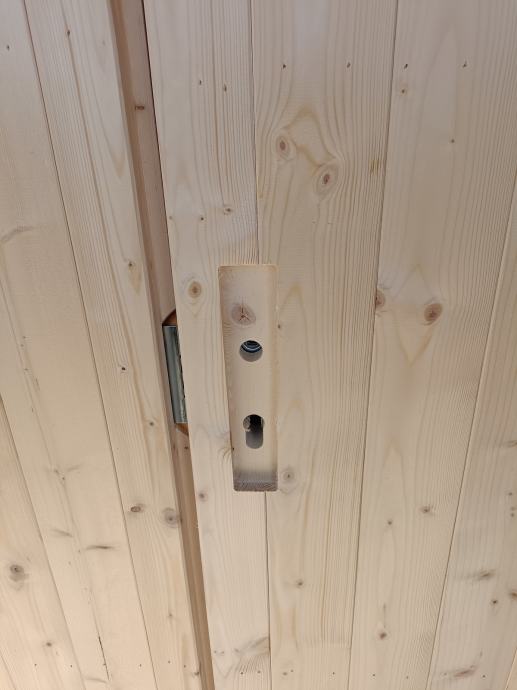 Dvokrilna drvena  garažna vrata
