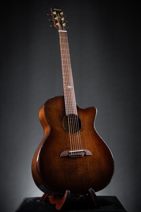 Alvarez Masterworks Elite akustična gitara