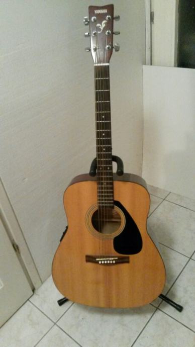 El. Akustična gitara Yamaha FX-310