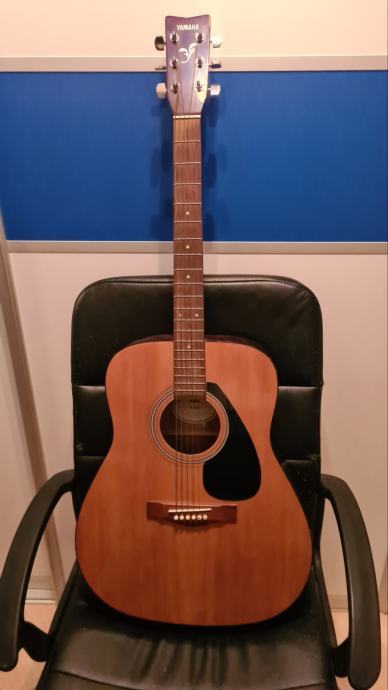 Yamaha F310 - Akustična Gitara