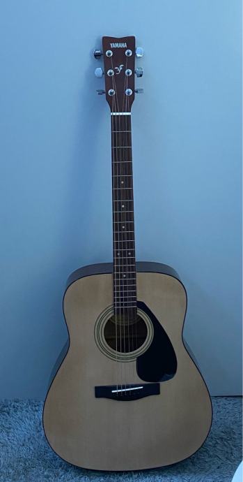 Yamaha F310 NT II akustična gitara