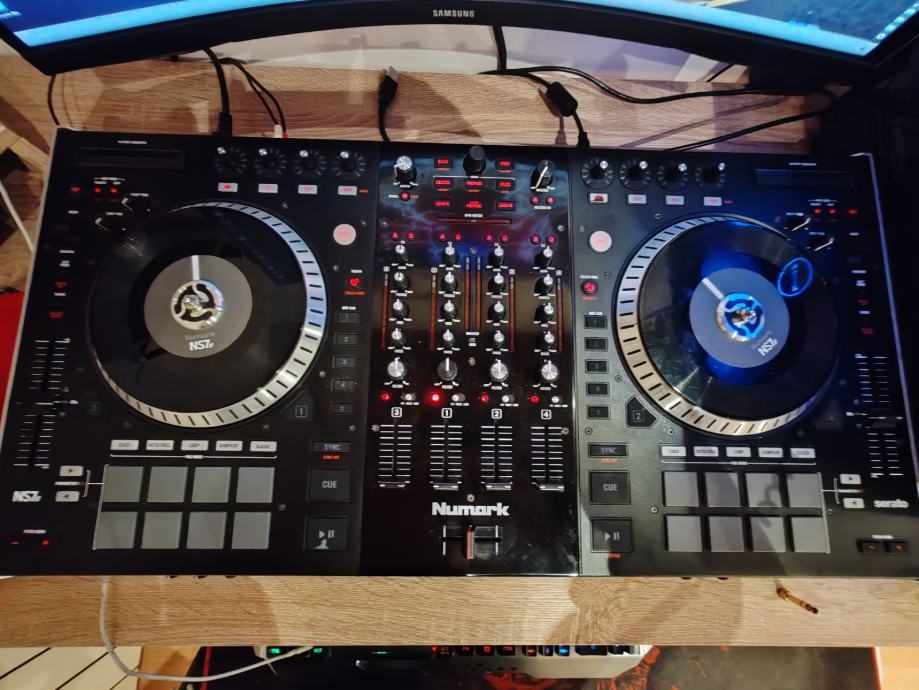 Dj kontroler Numark ns7ii