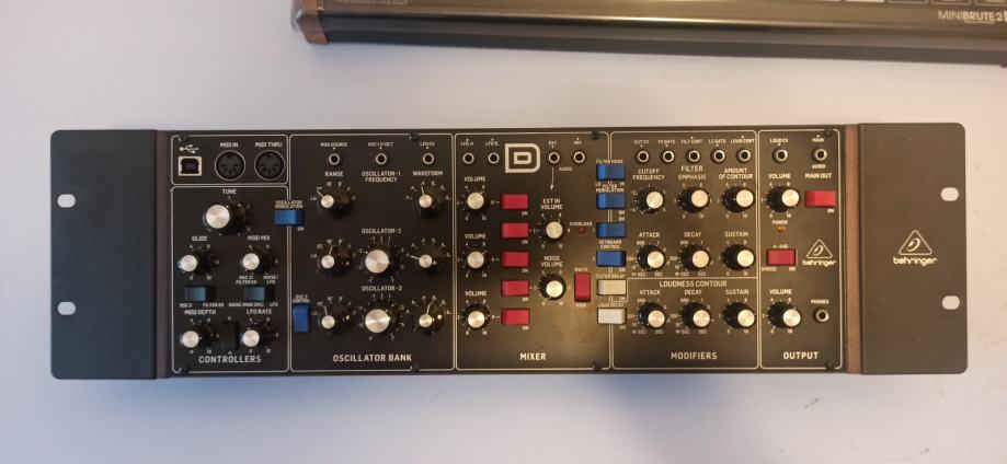 Behringer Model D