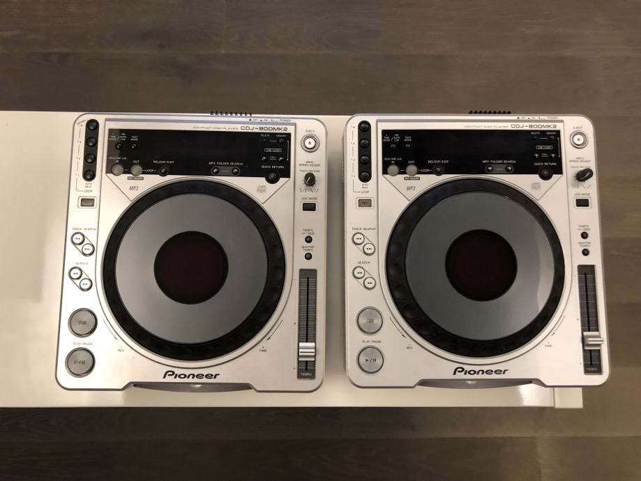 Pioneer CDJ-800MK2 (x2)