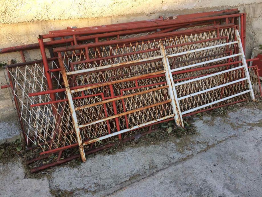 Prodajem 10 m željezne ograde